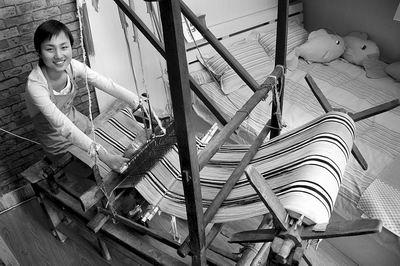 五萬(wàn)元開(kāi)家顧客現(xiàn)場(chǎng)織布體驗(yàn)屋