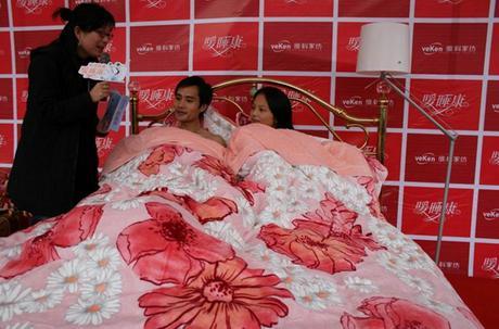 怕冷就蓋暖睡康情侶體驗奪人眼球