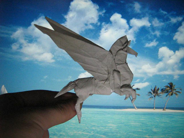 看網(wǎng)友巧手折紙很強大