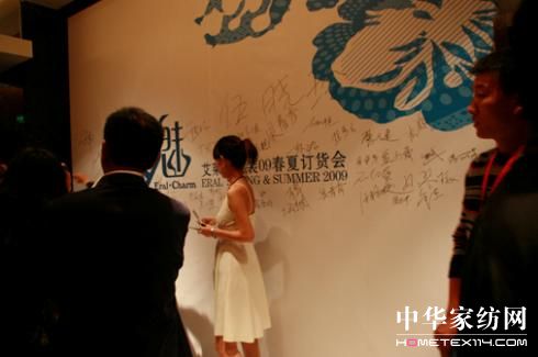 ���R��Ů�b09���ĮaƷӆ؛���ڜ��e��