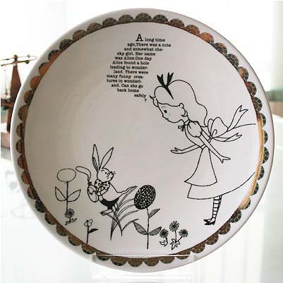 可愛的插畫瓷盤裝點情趣家居