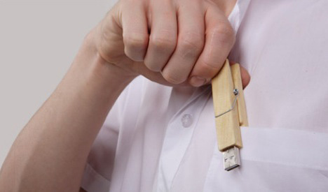 簡單有效別在衣服上的U盤