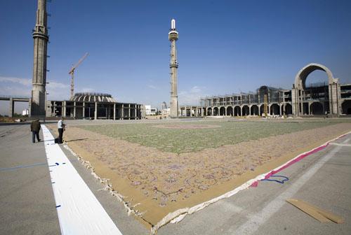 �������ĵ�̺580�f��Ԫ