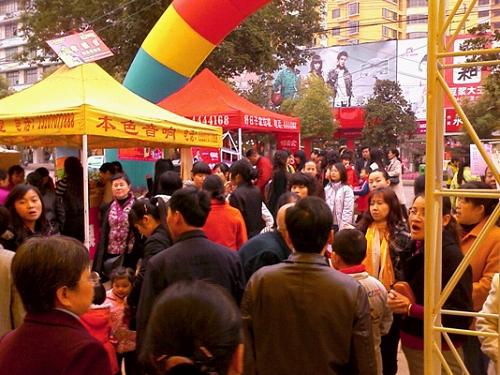 藍絲羽千萬讓利全國巡回特賣會