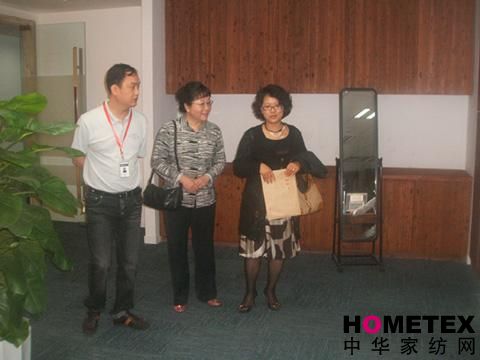 羽絨工業協會秘書長蒞臨艾萊依參觀指導