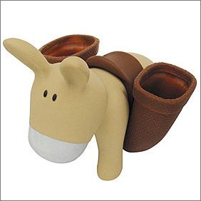 品名 毛驢筆筒(米黃、灰);產(chǎn)地 香港 OL辦公桌上的趣味風景