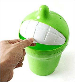 品名 Mr.p 開懷大笑雜物桶;產地 泰國 OL辦公桌上的趣味風景