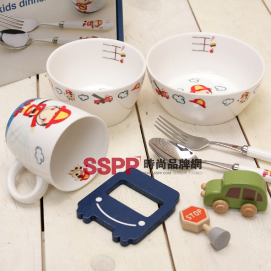 卡通餐具為生活充色彩