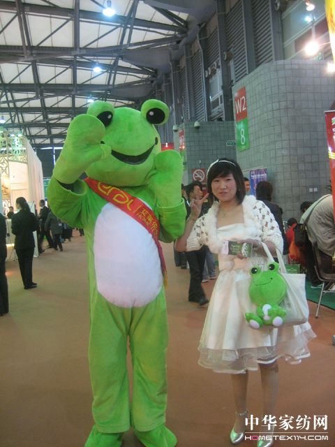 艾萊依中針會上青蛙“領(lǐng)養(yǎng)”成熱門