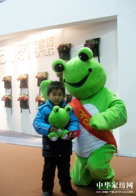 艾萊依中針會上青蛙“領(lǐng)養(yǎng)”成熱門