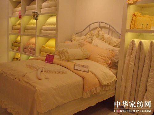 淑女屋家紡上海百聯(lián)世茂店開業(yè)