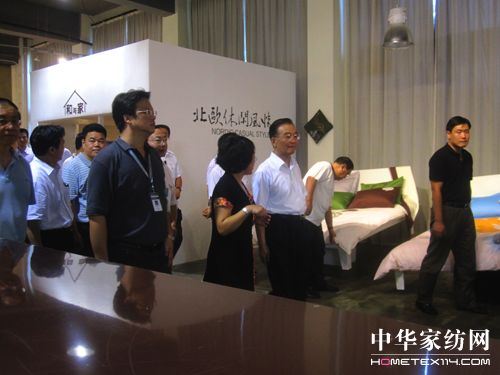 溫總理為艾萊依許下心愿