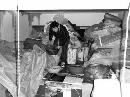 二樓漏水苦了一樓床上用品店