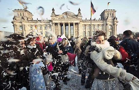 德國首都柏林上演“枕頭大戰(zhàn)”