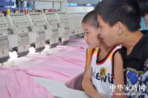 “候鳥兒”相聚遠(yuǎn)夢家紡