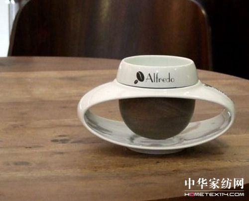 創意咖啡杯 讓杯碟融為一體