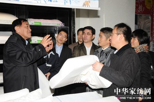 �Pʢ�����ԼҼ�Փ���R��(b��o)��(hu��)�ں��T(m��n)���_(k��i)