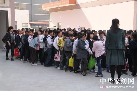 海門(mén)實(shí)驗(yàn)學(xué)校師生參觀群愛(ài)家紡