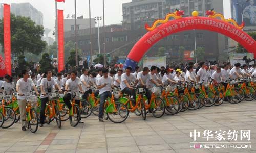 蝶依斕參加自行車挑戰賽