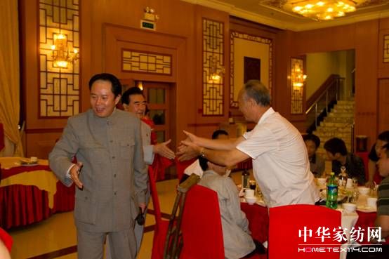 �Ї���(j��ng)����̼�D(zhu��n)���c�ɳ��m(x��)�l(f��)չ���