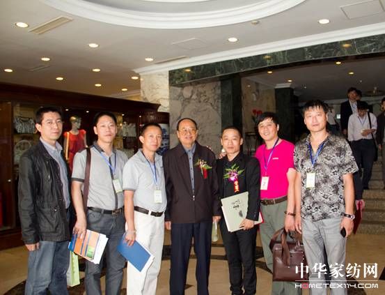 �Ї���(j��ng)����̼�D(zhu��n)���c�ɳ��m(x��)�l(f��)չ���