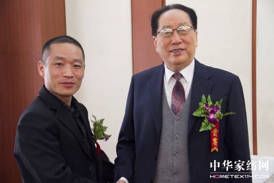 �Ї���(j��ng)����̼�D(zhu��n)���c�ɳ��m(x��)�l(f��)չ���