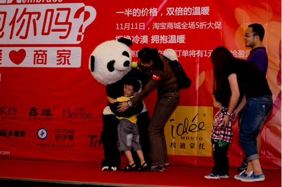 埃迪蒙托“拒絕冷漠擁抱溫暖”