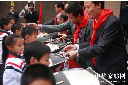 慈善之路且行且遠關愛之火綿延不絕