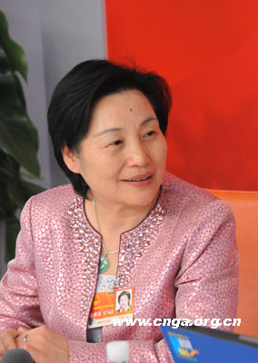 羅美元代表:加速湖南紡織服裝產業創新與發展