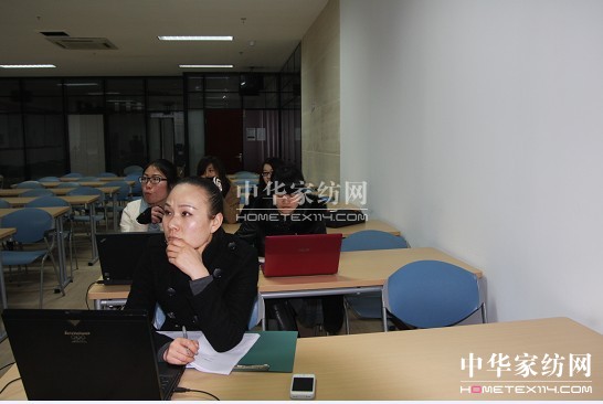 紫羅蘭家紡部門秘書培訓會正火熱進行