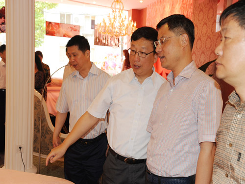 民光家紡婚慶生活館落戶最大婚紗攝影基地