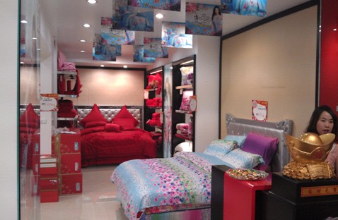 東方刺繡錢庫、仰義專賣店盛大開業(yè)