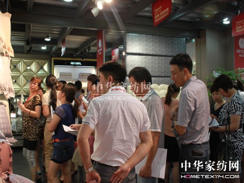 情定法拉家紡成功召開2012年訂貨會