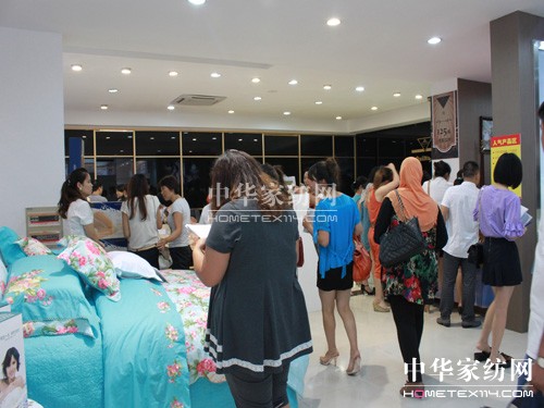 情定法拉家紡成功召開2012年訂貨會