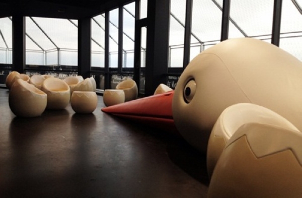 獨特鳥蛋座椅法國南特市鳥巢酒吧