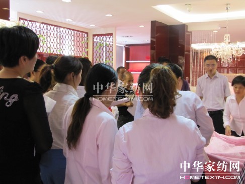 �Ϸ�����e��2013�괺����Ʒ�u(p��ng)����(hu��)