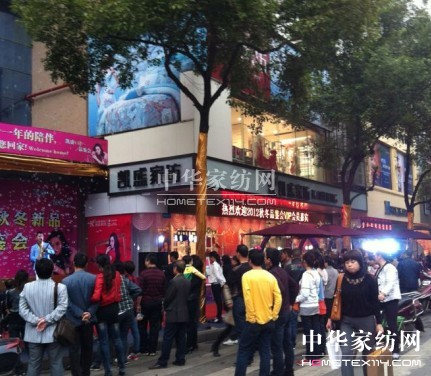 �Pʢ�Ҽ����(y��ng)Ʒ�b��(hu��)�@��(hu��)�T��������(ch��ng)