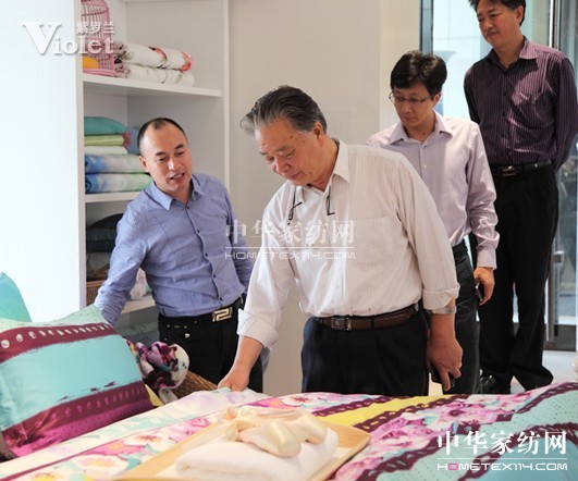 民企聯合會會長保育鈞參觀紫羅蘭