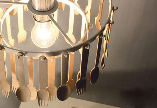 餐具吊燈讓調(diào)羹叉子掛起來(lái)