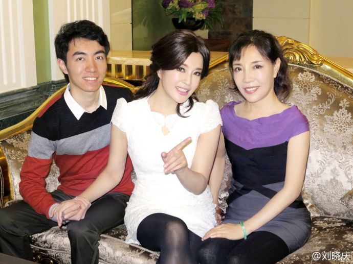 劉曉慶與外甥合照逆生長