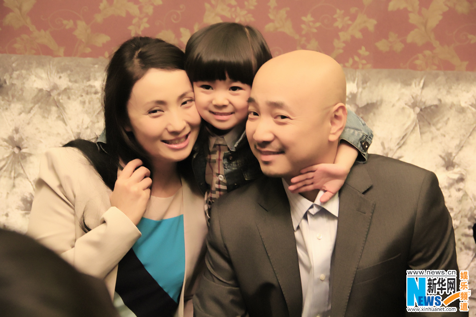 徐崢全家福曝光小陶虹母愛爆棚