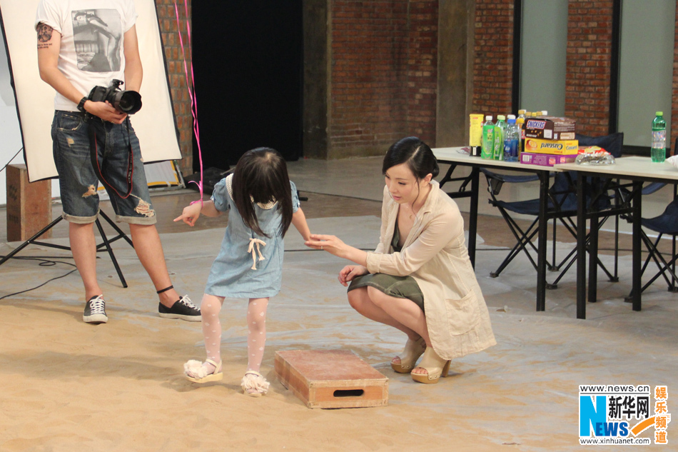 徐崢全家福曝光小陶虹母愛爆棚