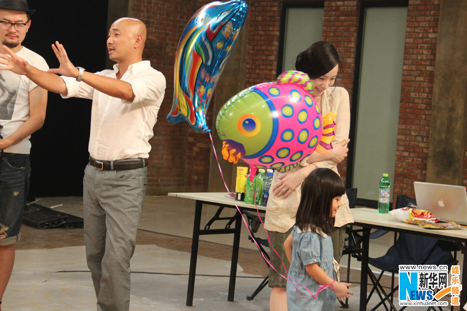 徐崢全家福曝光小陶虹母愛爆棚