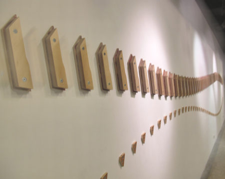 掛在墻上的折疊椅