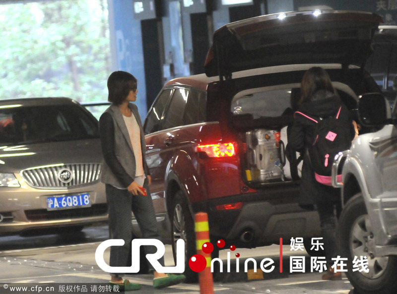 朱丹素顏現身機場無人識