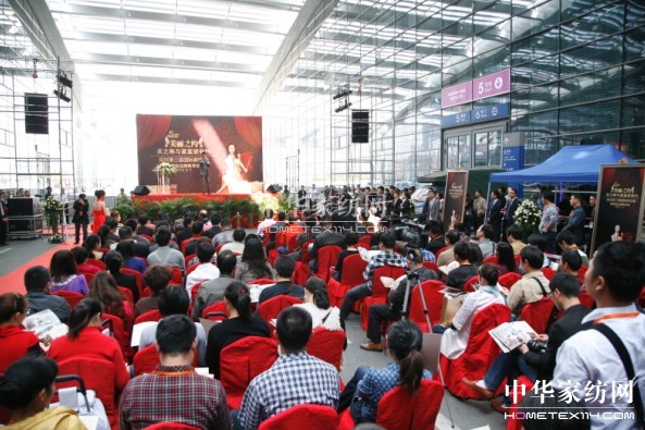 關之琳優(yōu)雅亮相黛富妮新品推薦會