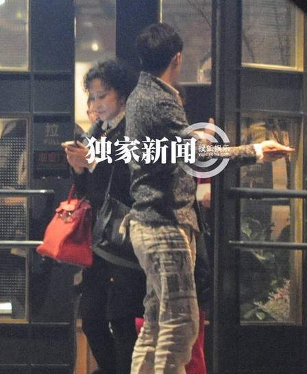 劉曉慶攜易綱會友