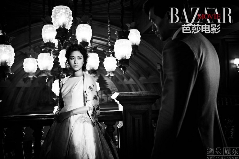 徐靜蕾亂世佳人寫真曝光深V裝秀事業線