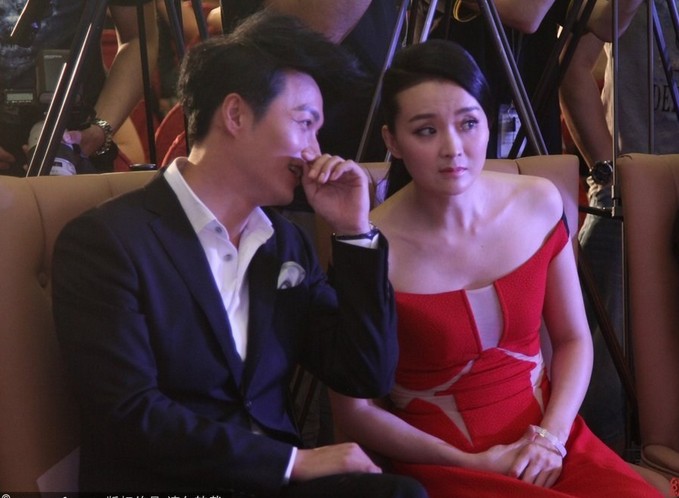 王艷著透視裝秀紅色內衣驚露雙下巴