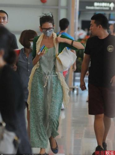林志玲素顏現(xiàn)身虹橋機場